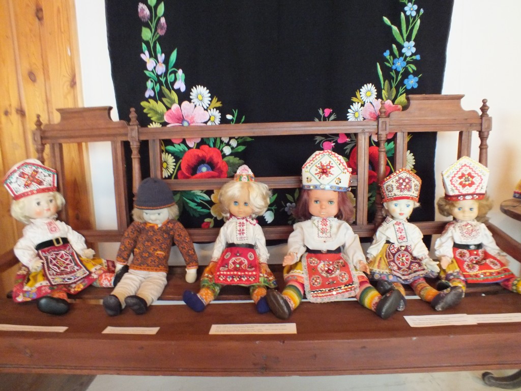 9 Dolls wearing national costumes