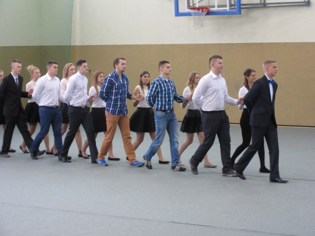 7 Students dancing polonaise