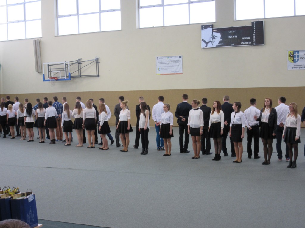 8 Students dancing polonaise