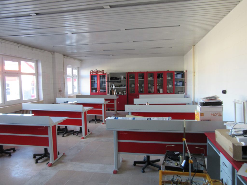 83. Physics room