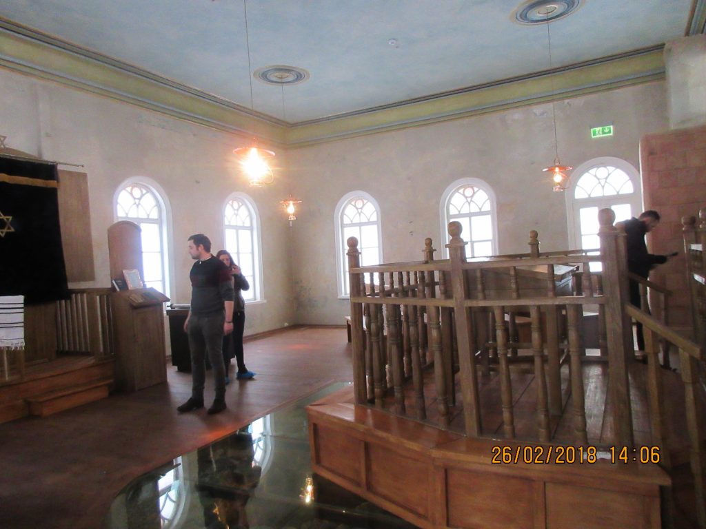 22. Tour around the synagogue