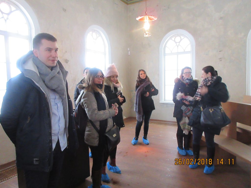 28. Tour around the synagogue