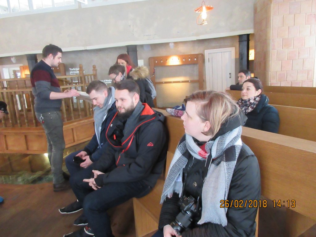 30. Tour around the synagogue