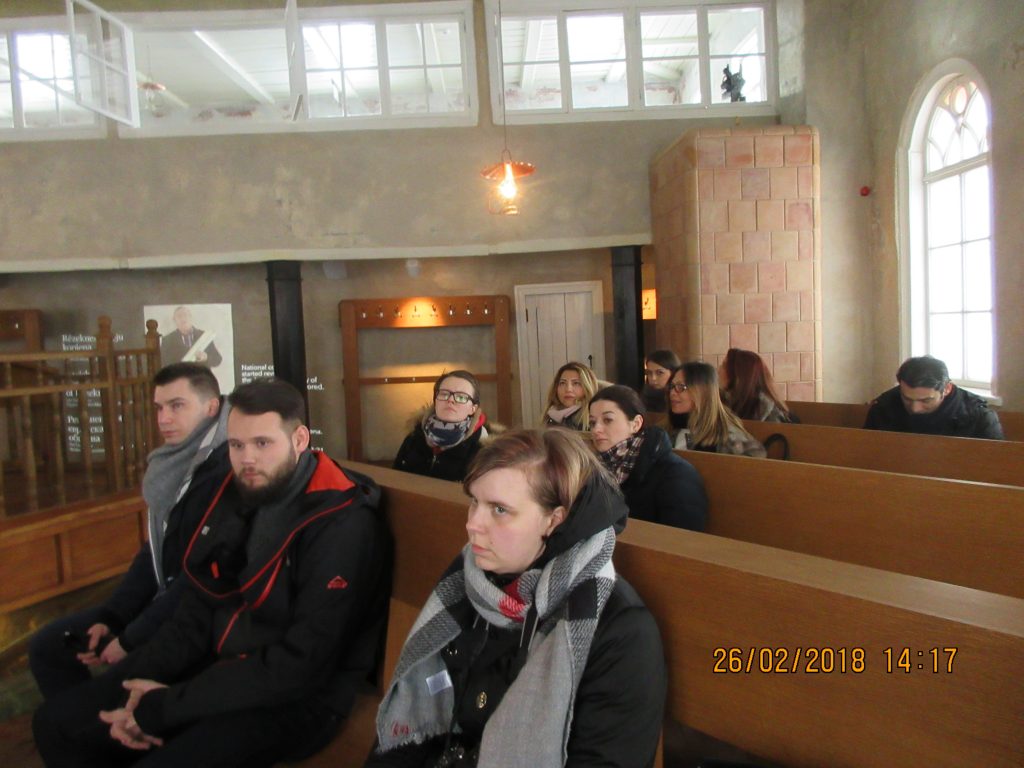 31. Tour around the synagogue