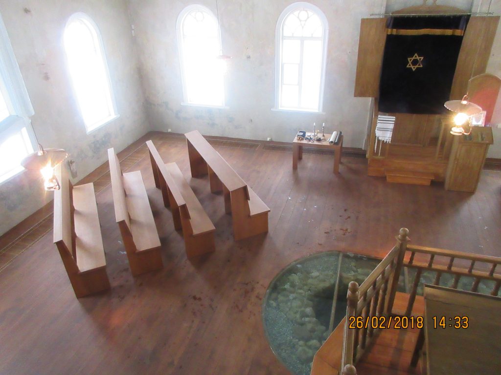 32. Tour around the synagogue