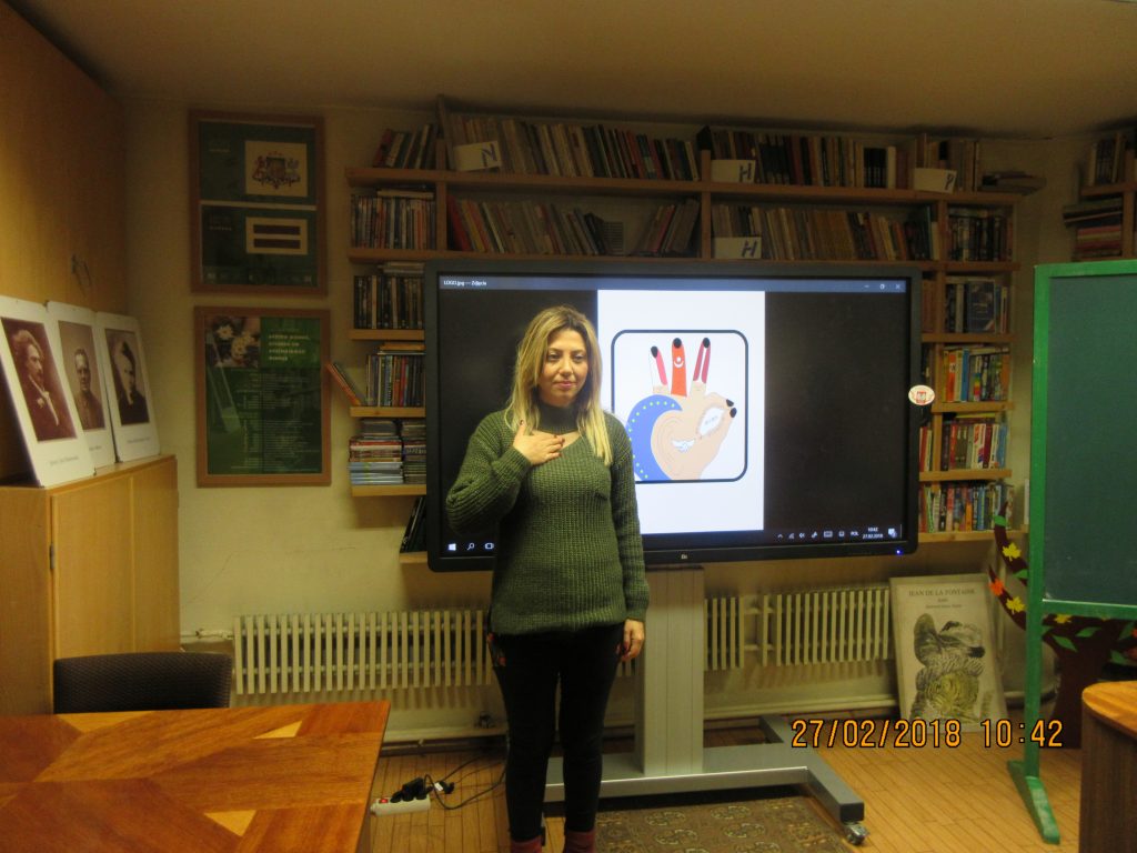 52. Learning the sign language