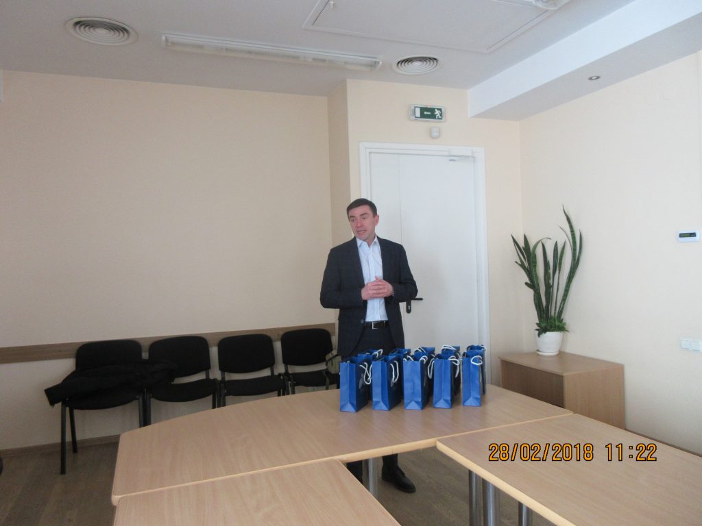 84. Visiting the town hall