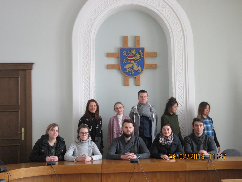 91. Visiting the town hall