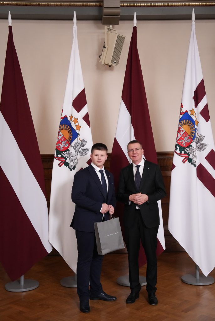 04122024-latvijas-republikas-proklamanas-106gadadienai-veltt-skolnu-radoo-darbu-konkursa-dalbnieku-viesoans-rgas-pil_54183397059_o