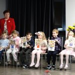 Pirmsskolas izglītības programmas bērni iepriecina māmiņas