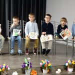Pirmsskolas izglītības programmas bērni iepriecina māmiņas