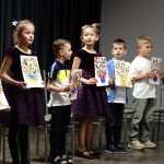 Pirmsskolas izglītības programmas bērni iepriecina māmiņas